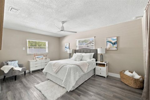 Villa ou maison à vendre à Largo, Floride: 4 chambres, 182.18 m2 № 2437402 - photo 19