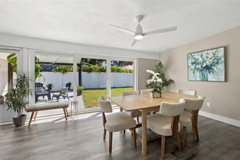 Villa ou maison à vendre à Largo, Floride: 4 chambres, 182.18 m2 № 2437402 - photo 15