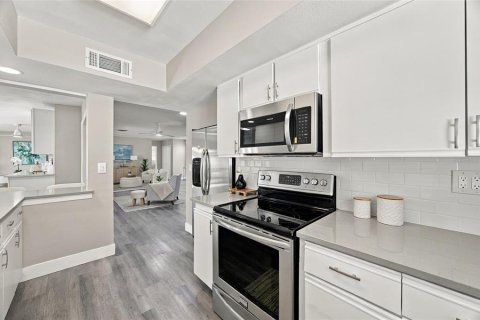 Villa ou maison à vendre à Largo, Floride: 4 chambres, 182.18 m2 № 2437402 - photo 14