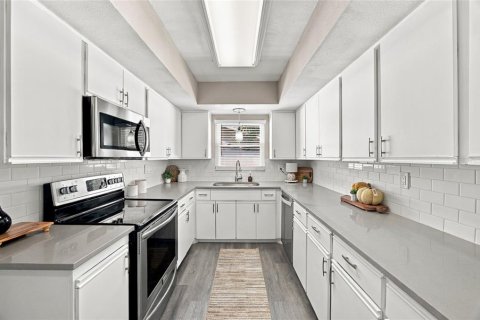 Villa ou maison à vendre à Largo, Floride: 4 chambres, 182.18 m2 № 2437402 - photo 13
