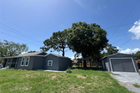 House in Tampa, Florida 3 bedrooms, 134.52 sq.m. № 1775458 - photo 1