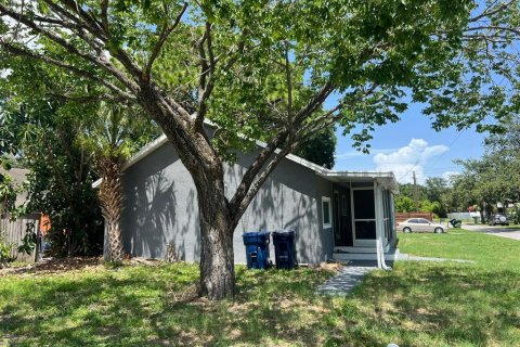 House in Tampa, Florida 3 bedrooms, 134.52 sq.m. № 1775458 - photo 20
