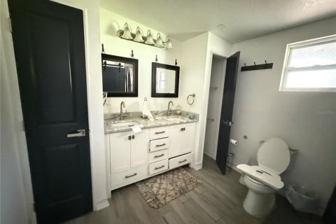 House in Tampa, Florida 3 bedrooms, 134.52 sq.m. № 1775458 - photo 15