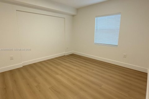 House in Miami, Florida 2 bedrooms, 149.02 sq.m. № 2067368 - photo 5