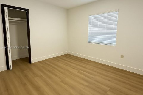 House in Miami, Florida 2 bedrooms, 149.02 sq.m. № 2067368 - photo 6