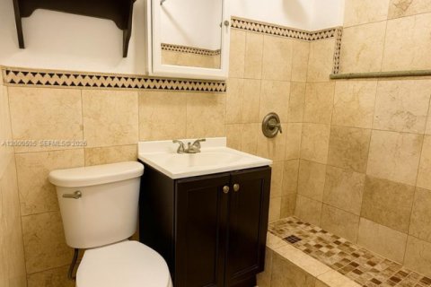 House in Miami, Florida 2 bedrooms, 149.02 sq.m. № 2067368 - photo 8