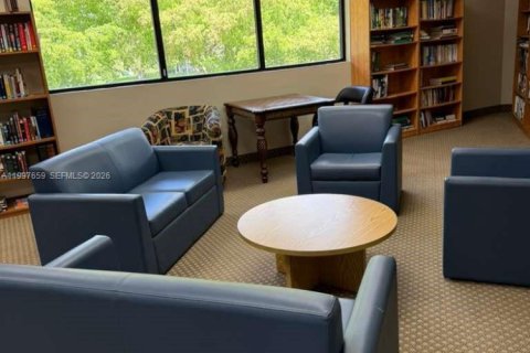 Снять в аренду кондоминиум в Пемброк-Пайнс, Флорида 2 спальни, 108.7м2, № 2065272 - фото 16