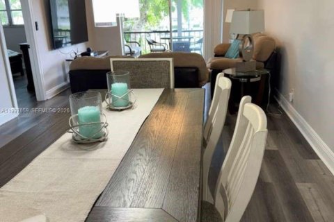 Снять в аренду кондоминиум в Пемброк-Пайнс, Флорида 2 спальни, 108.7м2, № 2065272 - фото 8