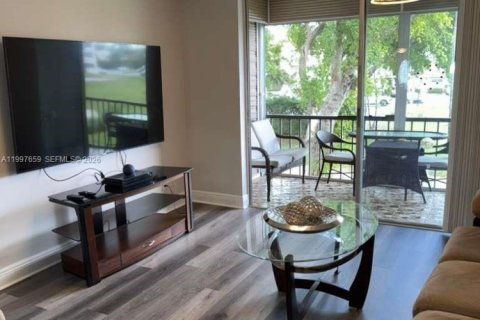 Снять в аренду кондоминиум в Пемброк-Пайнс, Флорида 2 спальни, 108.7м2, № 2065272 - фото 6