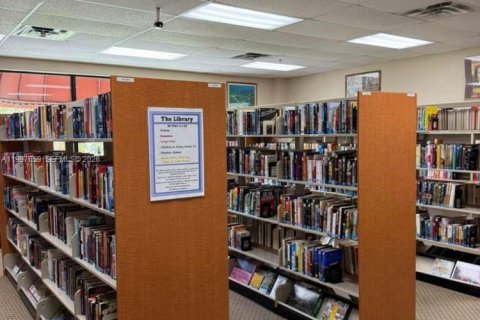 Снять в аренду кондоминиум в Пемброк-Пайнс, Флорида 2 спальни, 108.7м2, № 2065272 - фото 17