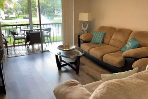 Снять в аренду кондоминиум в Пемброк-Пайнс, Флорида 2 спальни, 108.7м2, № 2065272 - фото 5