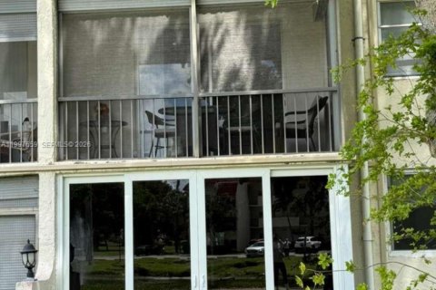 Снять в аренду кондоминиум в Пемброк-Пайнс, Флорида 2 спальни, 108.7м2, № 2065272 - фото 12