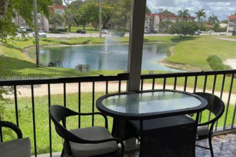 Снять в аренду кондоминиум в Пемброк-Пайнс, Флорида 2 спальни, 108.7м2, № 2065272 - фото 10