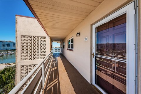 Condominio en venta en Gulfport, Florida, 2 dormitorios, 116.13 m2 № 1584456 - foto 2