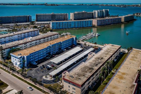 Condominio en venta en Gulfport, Florida, 2 dormitorios, 116.13 m2 № 1584456 - foto 30