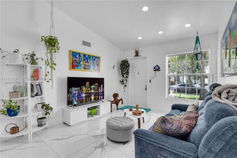 Купить виллу или дом в Мирамар, Флорида 3 спальни, 109.44м2, № 1996990 - фото 9