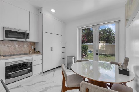 Купить виллу или дом в Мирамар, Флорида 3 спальни, 109.44м2, № 1996990 - фото 11