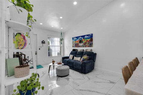 Купить виллу или дом в Мирамар, Флорида 3 спальни, 109.44м2, № 1996990 - фото 8