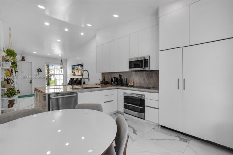 Купить виллу или дом в Мирамар, Флорида 3 спальни, 109.44м2, № 1996990 - фото 12