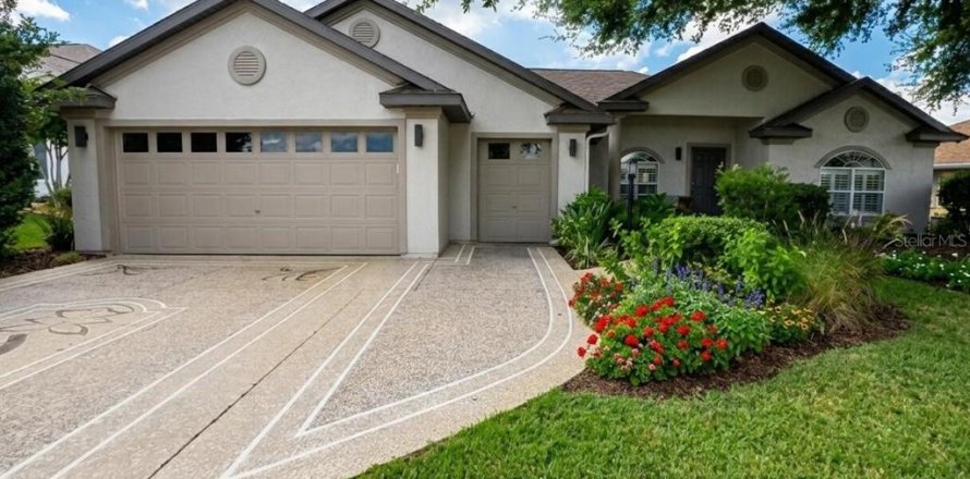 Villa ou maison à Summerfield, Floride 3 chambres, 185.9 m2 № 2413445