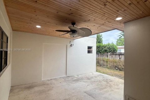 Villa ou maison à louer à Miami, Floride: 2 chambres, 229.75 m2 № 1976725 - photo 9