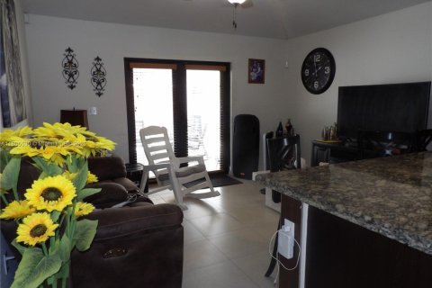 Casa en venta en Miami, Florida, 4 dormitorios, 158.86 m2 № 1766417 - foto 17