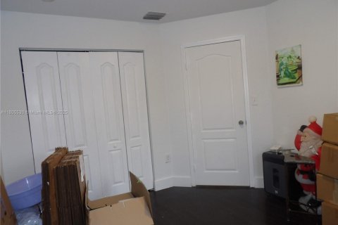 Casa en venta en Miami, Florida, 4 dormitorios, 158.86 m2 № 1766417 - foto 12