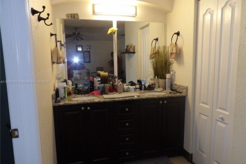 Casa en venta en Miami, Florida, 4 dormitorios, 158.86 m2 № 1766417 - foto 16