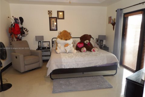 Casa en venta en Miami, Florida, 4 dormitorios, 158.86 m2 № 1766417 - foto 9