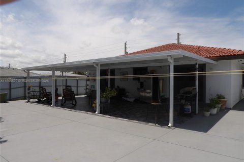 Casa en venta en Miami, Florida, 4 dormitorios, 158.86 m2 № 1766417 - foto 18