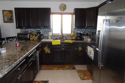 Casa en venta en Miami, Florida, 4 dormitorios, 158.86 m2 № 1766417 - foto 7