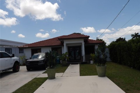 Casa en venta en Miami, Florida, 4 dormitorios, 158.86 m2 № 1766417 - foto 1