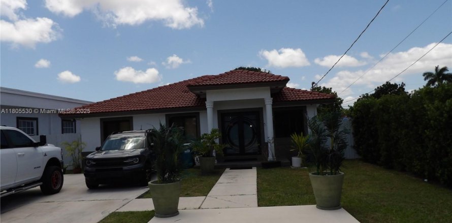 Casa en Miami, Florida 4 dormitorios, 158.86 m2 № 1766417