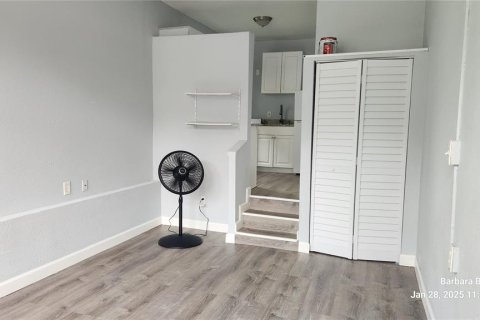 Villa ou maison à vendre à Daytona Beach, Floride: 4 chambres, 100.33 m2 № 2415447 - photo 3