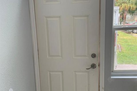 Villa ou maison à vendre à Daytona Beach, Floride: 4 chambres, 100.33 m2 № 2415447 - photo 2