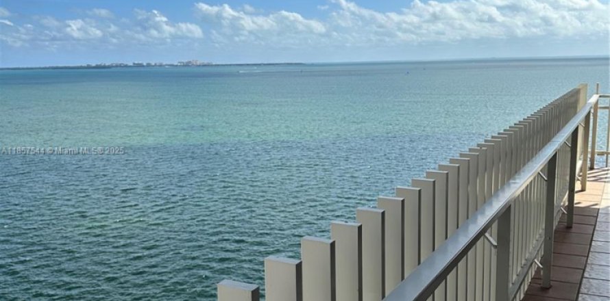 Condo in Miami, Florida, 3 bedrooms № 1890244