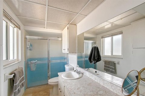Copropriété à vendre à Sarasota, Floride: 2 chambres, 98.1 m2 № 1681708 - photo 18
