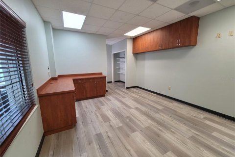 Commercial property in Zephyrhills, Florida № 1904147 - photo 6