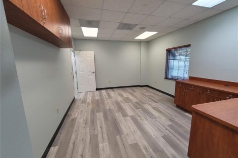 Commercial property in Zephyrhills, Florida № 1904147 - photo 8