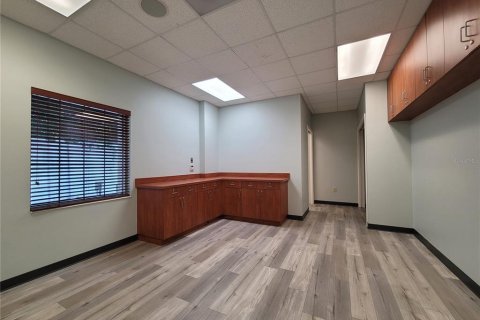 Commercial property in Zephyrhills, Florida № 1904147 - photo 5