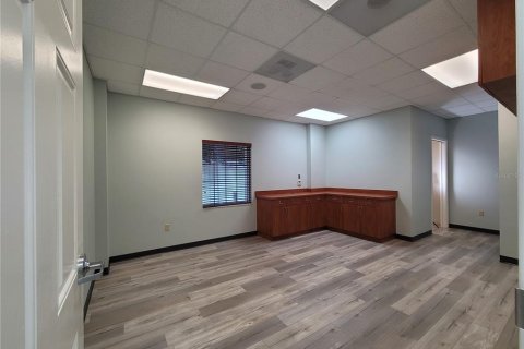 Commercial property in Zephyrhills, Florida № 1904147 - photo 4