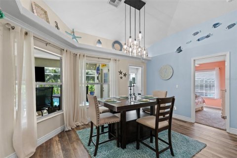 Villa ou maison à vendre à Cape Coral, Floride: 3 chambres, 193.42 m2 № 2361418 - photo 12