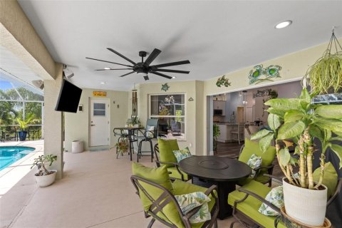 Villa ou maison à vendre à Cape Coral, Floride: 3 chambres, 193.42 m2 № 2361418 - photo 24