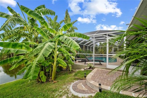 Villa ou maison à vendre à Cape Coral, Floride: 3 chambres, 193.42 m2 № 2361418 - photo 28