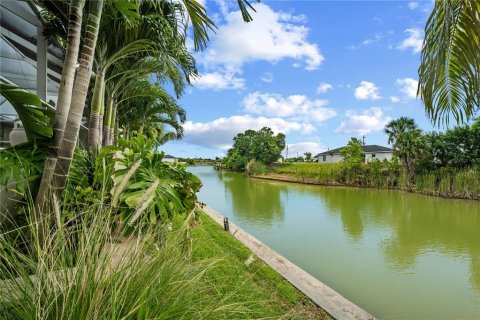 Villa ou maison à vendre à Cape Coral, Floride: 3 chambres, 193.42 m2 № 2361418 - photo 3