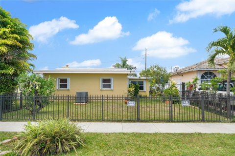 Villa ou maison à vendre à Miami, Floride: 3 chambres, 128.02 m2 № 1863802 - photo 4