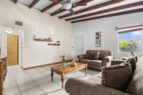 Villa ou maison à vendre à Miami, Floride: 3 chambres, 128.02 m2 № 1863802 - photo 8