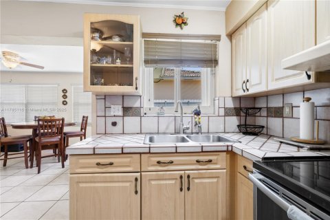 Villa ou maison à vendre à Miami, Floride: 3 chambres, 128.02 m2 № 1863802 - photo 12