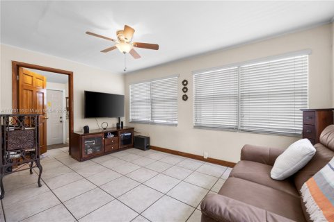 Villa ou maison à vendre à Miami, Floride: 3 chambres, 128.02 m2 № 1863802 - photo 13