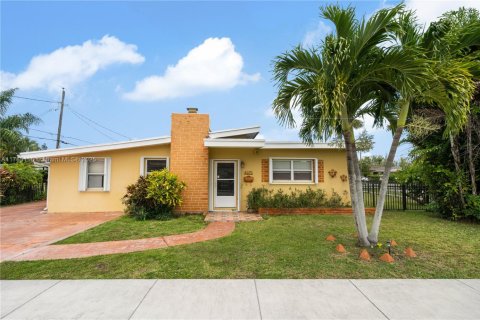 Villa ou maison à vendre à Miami, Floride: 3 chambres, 128.02 m2 № 1863802 - photo 1